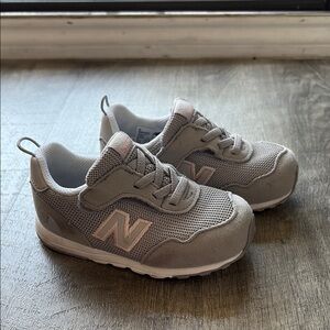 New Balance Gray Sneakers with Velcro Strap and Suede Mesh Design
